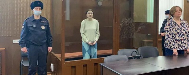 Суд огласил приговор студентке, бросившей коктейль Молотова в полицейских